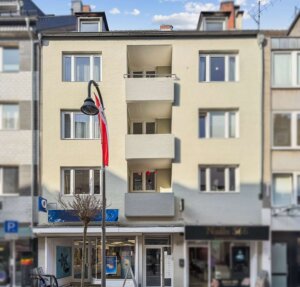Möblierte und Frisch sanierte Dachgeschoss Wohnung auf der Severinsstraße
