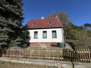 Provisionsfreies Einfamilienhaus mit großzügigem Nebengelass