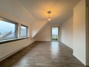 ***Erstbezug - Sanierte 4 Zimmer Dachgeschosswohnung mit Balkon in Seesen***