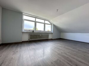 ***Gepflegte 3 Zimmer Dachgeschosswohnung - für den Eigenbedarf oder als Kapitalanlage***