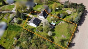 2 Häuser auf großem Grundstück!