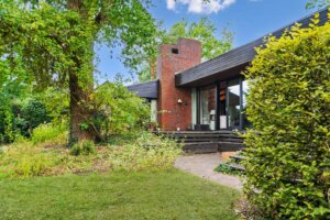 Individuell geplantes Architektenhaus mit weitläufigem Garten und optionaler Einliegerwohnung