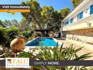 Charmante mit Villa Meerblick und Pool