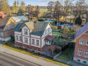 +++ Elegantes Zweifamilienhaus mit großem Garten, Badeteich inkl. Poolhaus +++