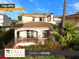 Exklusives Wohnhaus mit separater Einheit – nur wenige Schritte vom Meer entfernt!