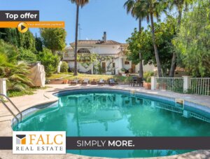 Mediterrane Villa mit Pool und Blick auf den Wald in Costa d´en Blanes