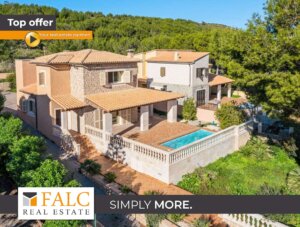 Attraktive mallorquinische Villa mit Meerblick in Cala Mesquida