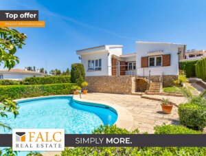 Schöne Villa mit Meerblick und Ferienvermietungslizenz in Badia Blava