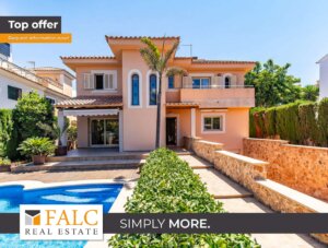 Elegante Doppelhaushälfte mit Pool und Garten in Puig de Ros