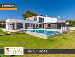 Moderne Villa umgeben von Naturrasen mit Pool und Garage in Marratxi