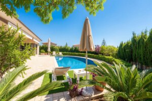 Exklusive Villa mit Pool & Garten und Vermietungslizenz