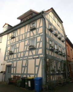 Haus mit drei Wohnungen