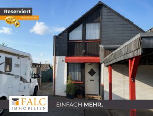 Wohnkomfort auf mehreren Ebenen: Doppelhaushälfte mit Galerie, Garten und Keller