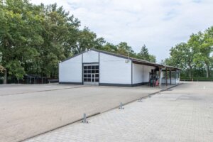 ++ Lagerhalle mit großer Parkplatzfläche! ++