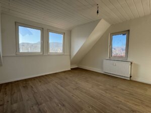 Sanierte 2-Raum-Dachgechosswohnung