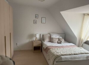 Großzügige Dachgeschosswohnung in Essen – ideal für Studenten oder Singles